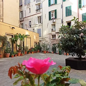 acquario-genova-la-piazzetta.hotelitalianriviera.com/